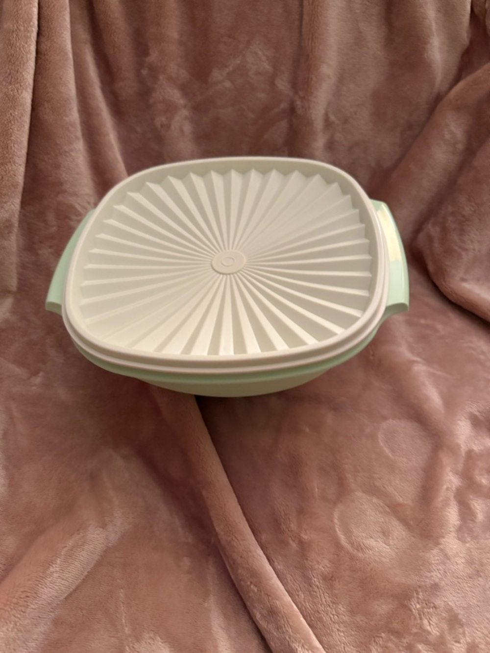💚Tupperware Servalier Bowl Mint Green 2.8L/ 11 3/4 cups mix prep store serve NEW - Picture 3 of 9